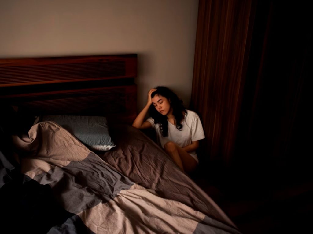 Ansiedade noturna: causas, sintomas e o que fazer para tratar