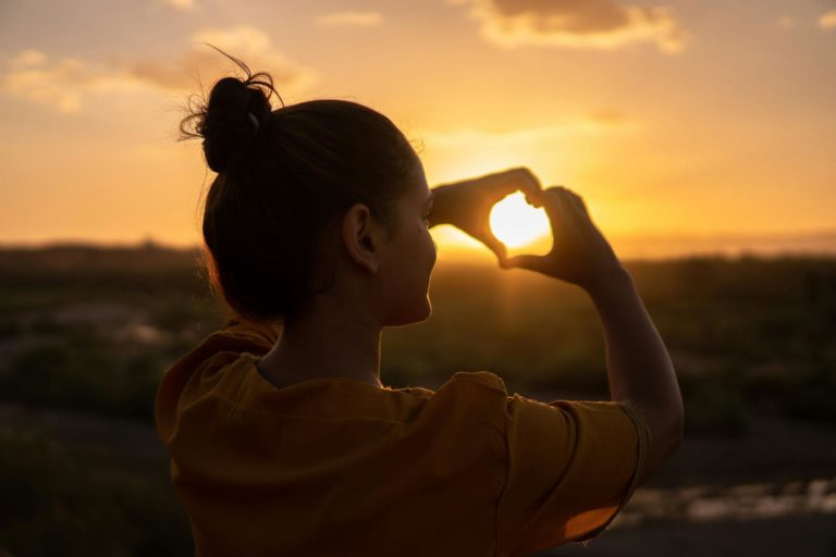 Medo de ser feliz: por que algumas pessoas sabotam a própria alegria?