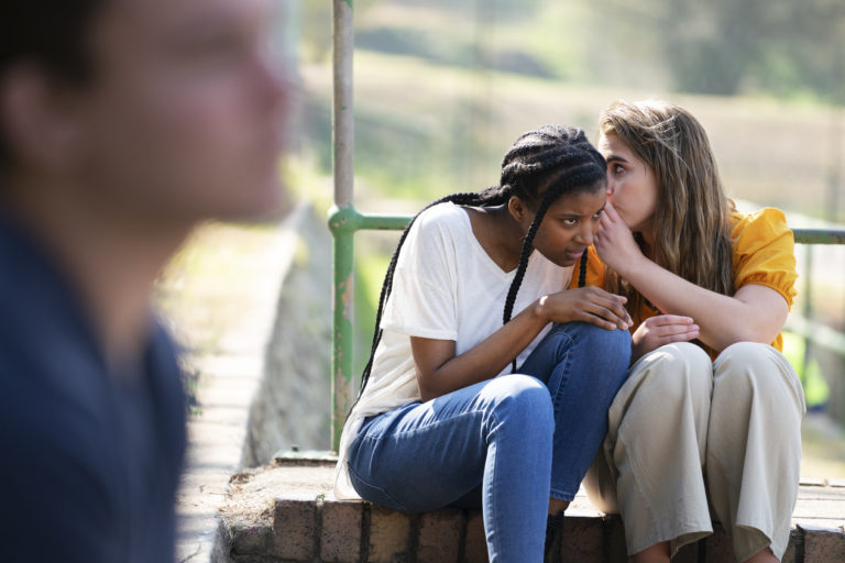 Traição em Amizade: Impacto Psicológico e Como Superar